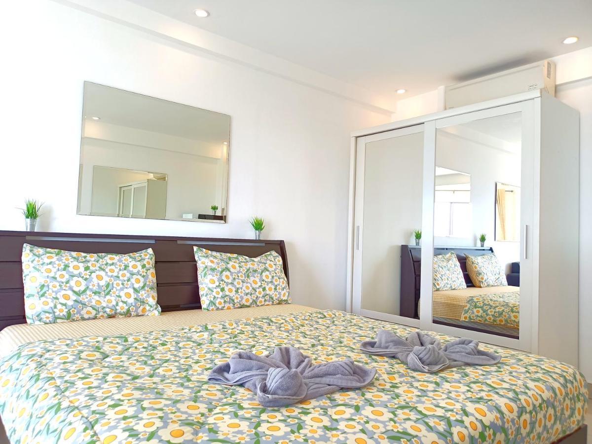 Sea View Beachfront Condos Pattaya Jomtien Beach Exterior photo