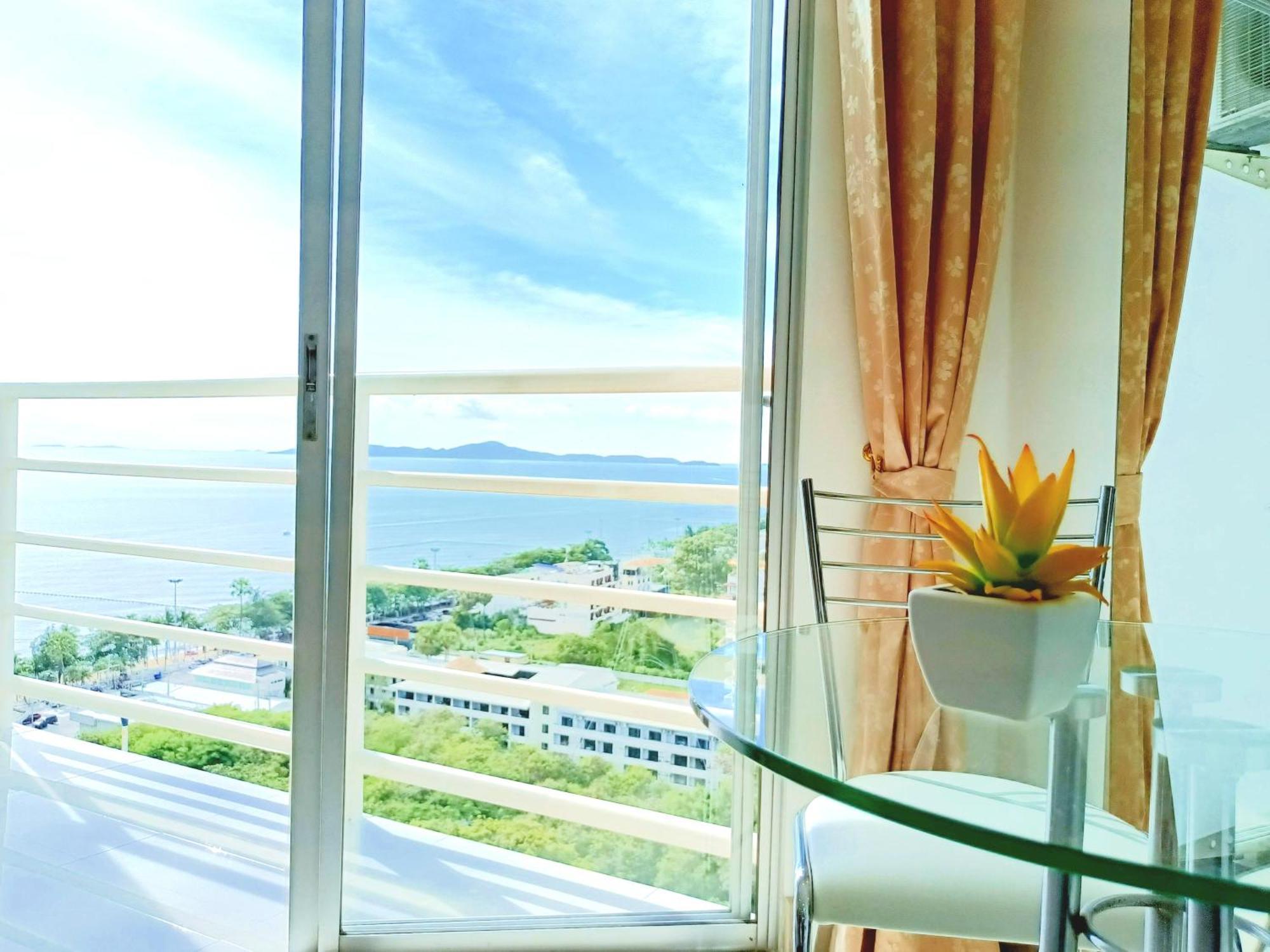 Sea View Beachfront Condos Pattaya Jomtien Beach Exterior photo
