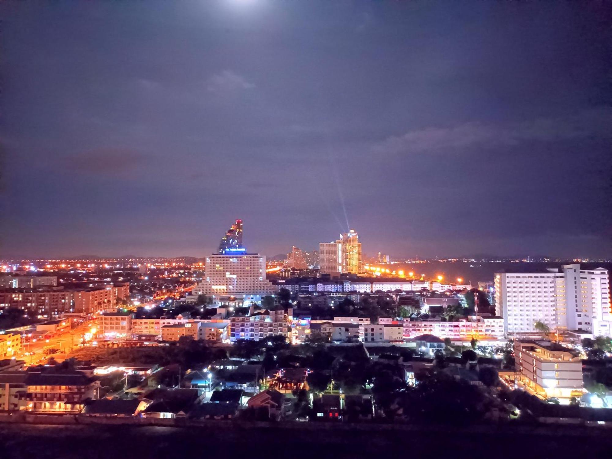 Sea View Beachfront Condos Pattaya Jomtien Beach Exterior photo