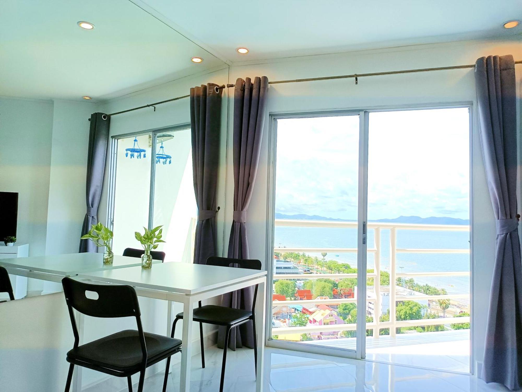 Sea View Beachfront Condos Pattaya Jomtien Beach Exterior photo