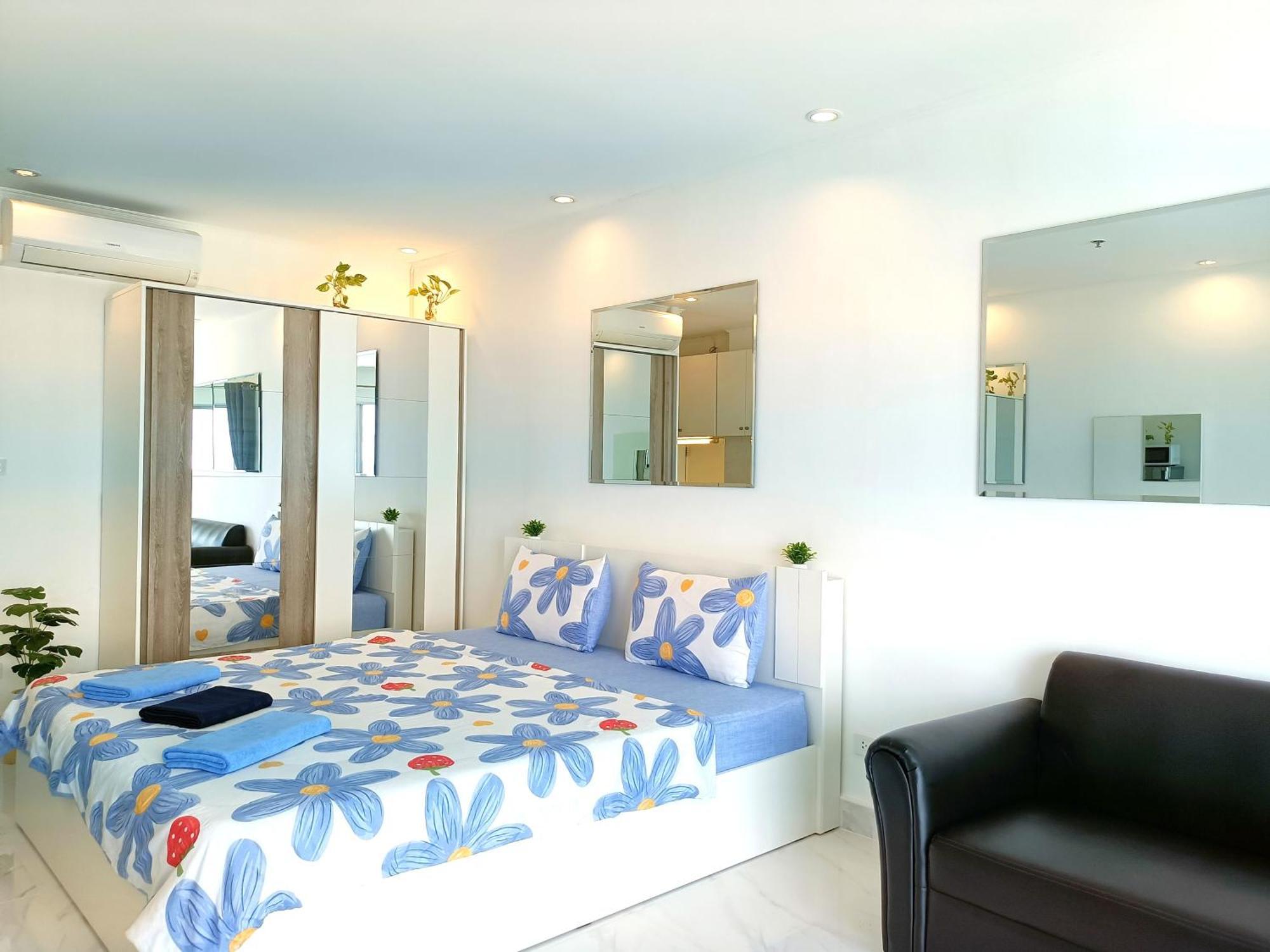 Sea View Beachfront Condos Pattaya Jomtien Beach Exterior photo